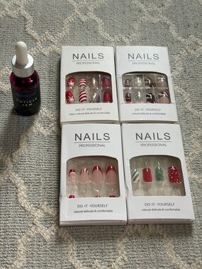 Christmas Press-On Nails - Set of 4